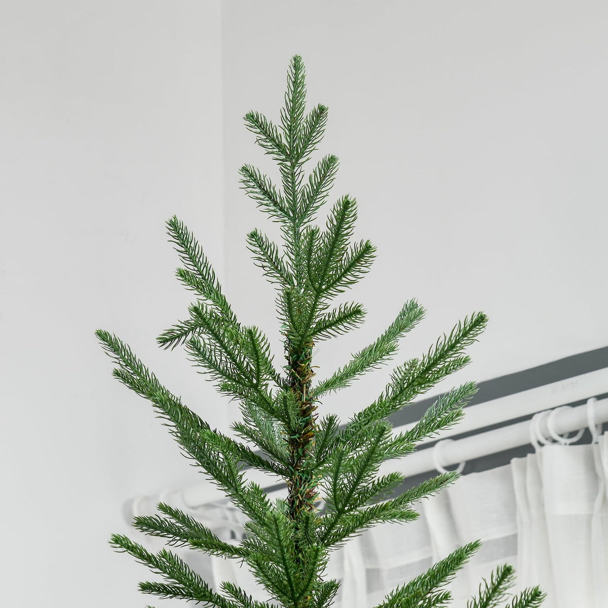 HOMCOM Artificial Christmas Tree Holiday Xmas Tree with Pine Shape